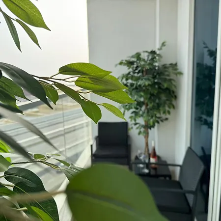 Warm Cozy Partial Sea View Apt In Dubai Marina With Modern Gym & Pool, Steps To Jbr Beach, Marina Walk & Metro المظهر الخارجي الصورة