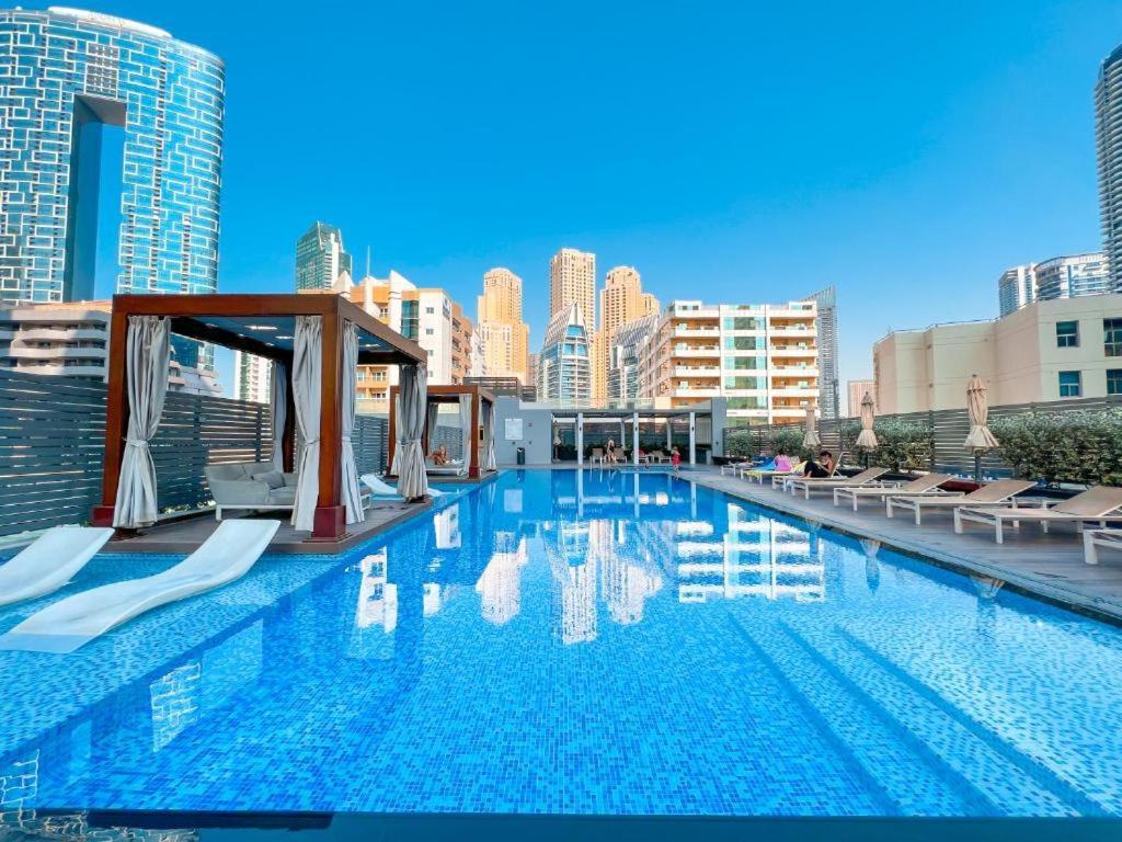 Warm Cozy Partial Sea View In Marina With Modern Gym & Pool, Steps To Jbr Beach, Marina Walk & Metro شقة دبي