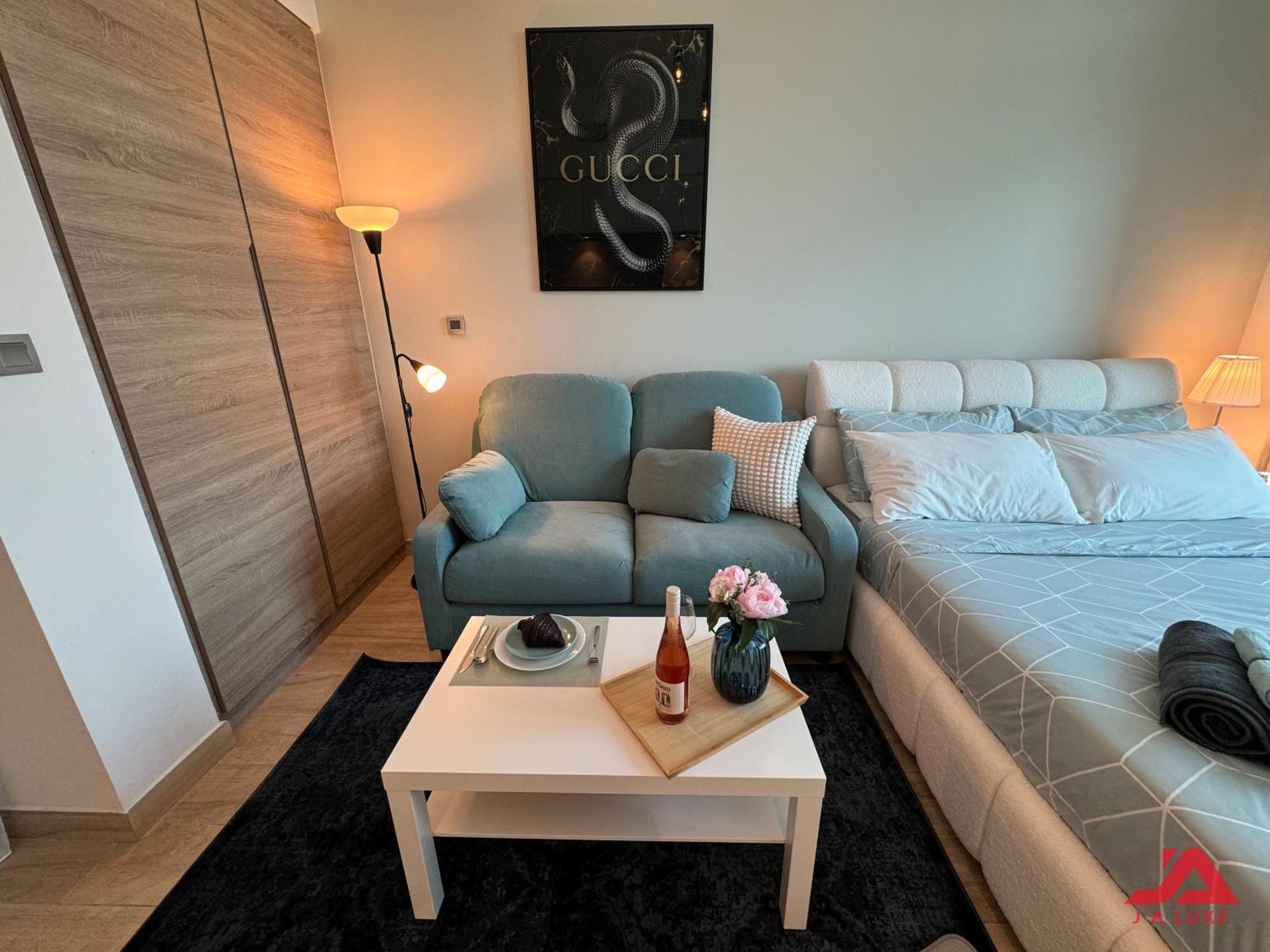 Warm Cozy Partial Sea View In Marina With Modern Gym & Pool, Steps To Jbr Beach, Marina Walk & Metro شقة