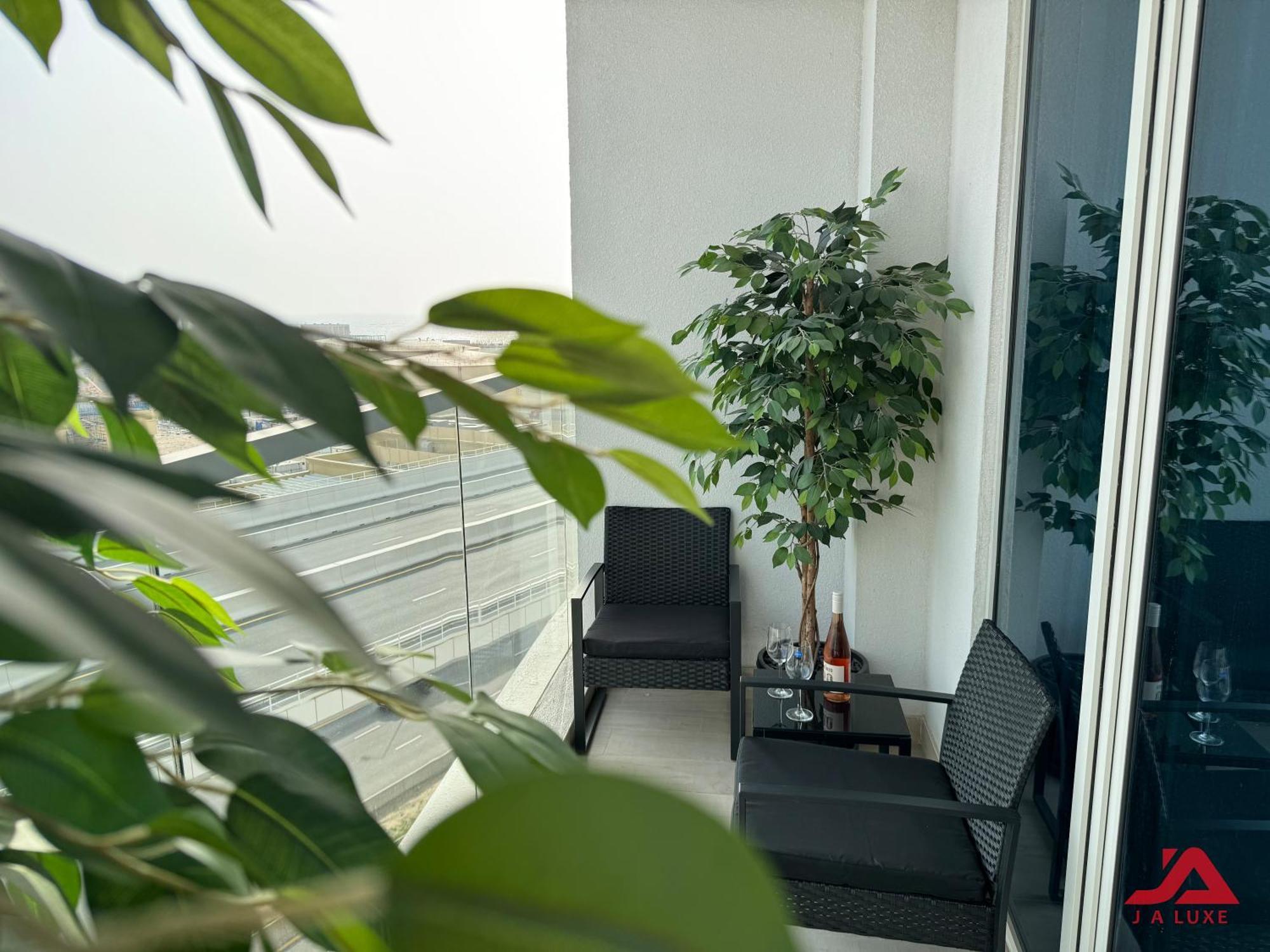 Warm Cozy Partial Sea View In Marina With Modern Gym & Pool, Steps To Jbr Beach, Marina Walk & Metro دبي