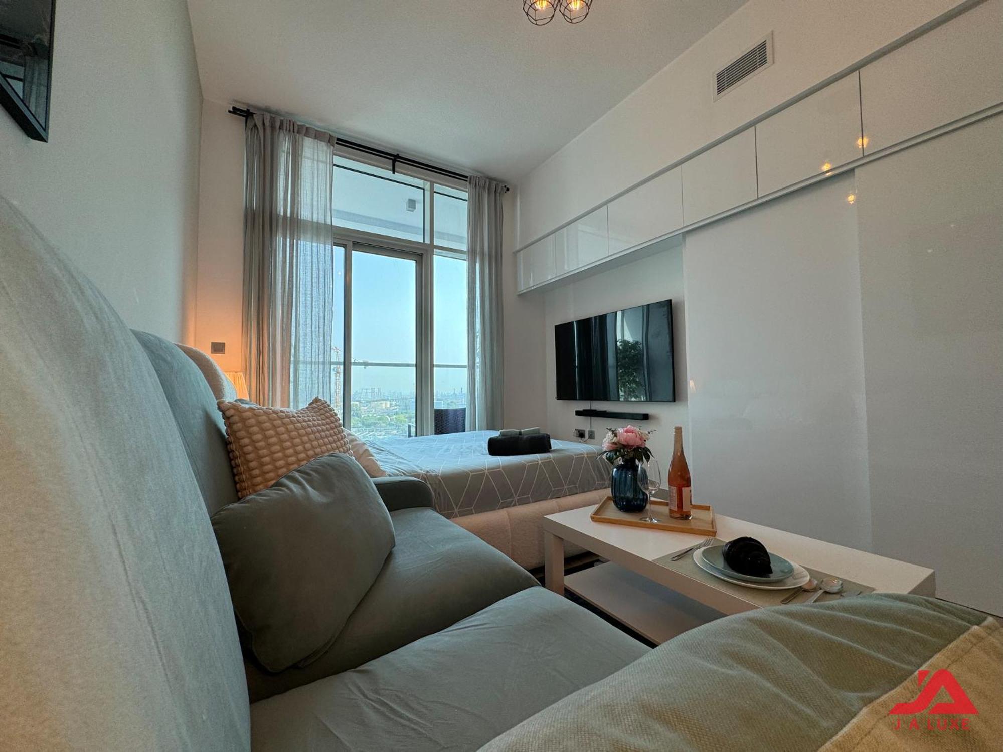 Warm Cozy Partial Sea View In Marina With Modern Gym & Pool, Steps To Jbr Beach, Marina Walk & Metro شقة