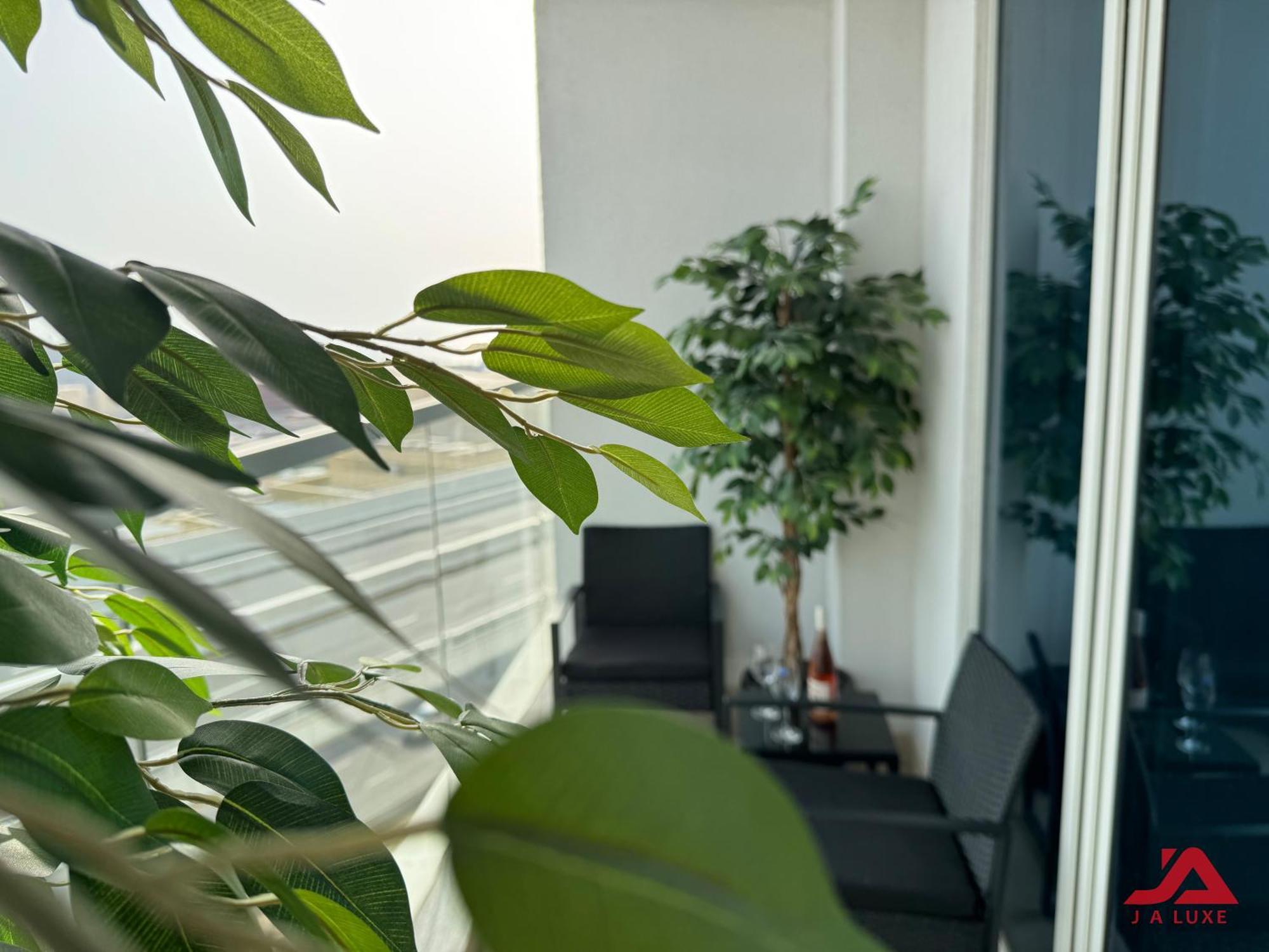 Warm Cozy Partial Sea View In Marina With Modern Gym & Pool, Steps To Jbr Beach, Marina Walk & Metro دبي