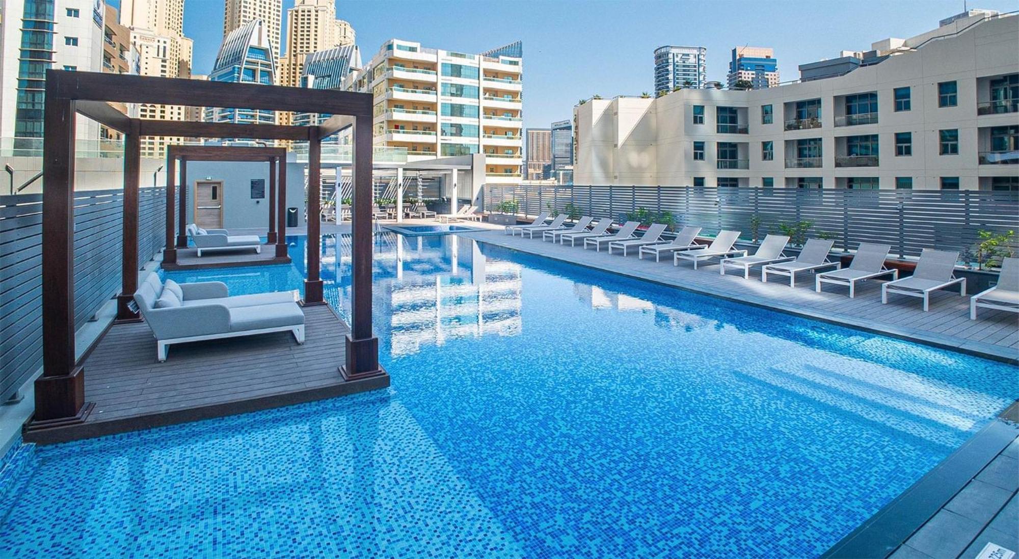 Warm Cozy Partial Sea View In Marina With Modern Gym & Pool, Steps To Jbr Beach, Marina Walk & Metro شقة